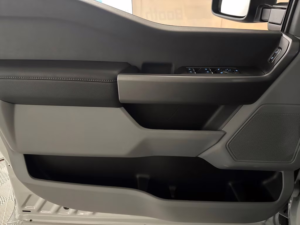 2026 Avalanche Ford Super Duty F-250 SRW XLT 4X4 Truck