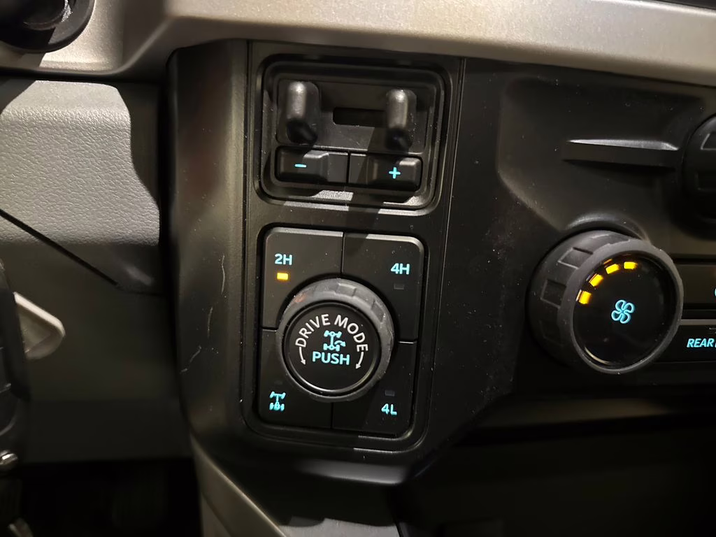 2026 Avalanche Ford Super Duty F-250 SRW XLT 4X4 Truck