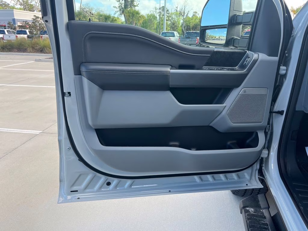 2026 Avalanche Ford Super Duty F-250 SRW XLT 4X4 Truck