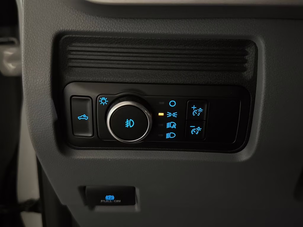 2026 Avalanche Ford Super Duty F-250 SRW XLT 4X4 Truck