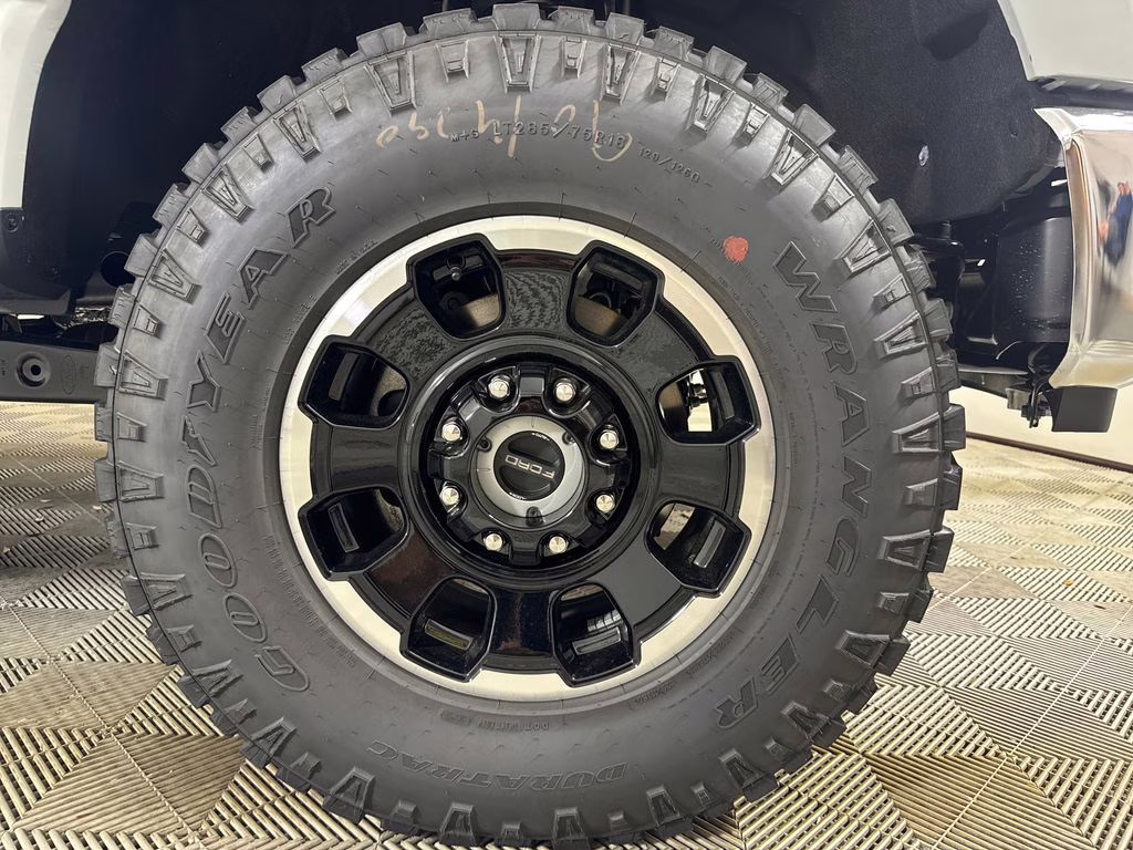 2026 Avalanche Ford Super Duty F-250 SRW XLT 4X4 Truck