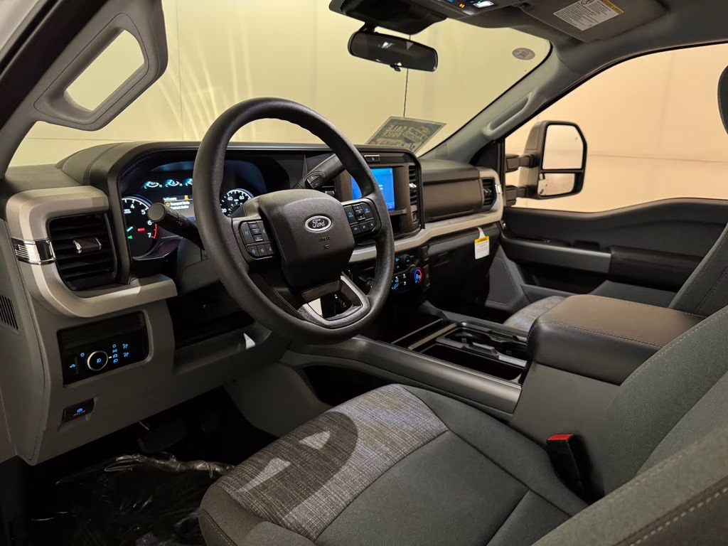 2026 Oxford White Ford Super Duty F-250 SRW XLT TREMOR 4X4 Truck