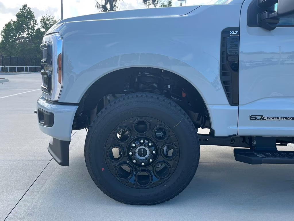2026 Avalanche Ford Super Duty F-250 SRW XLT 4X4 Truck