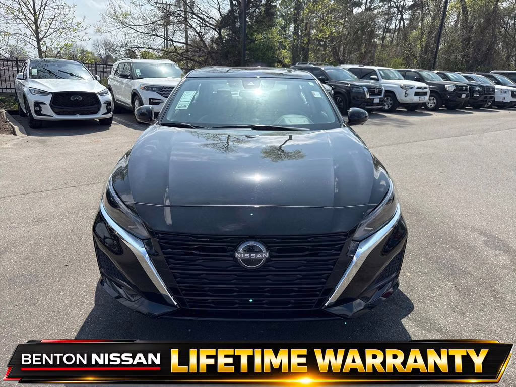 2025 Super Black Clearcoat Nissan Altima 2.5 SL AWD Sedan