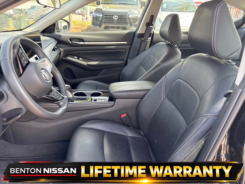 2025 Super Black Clearcoat Nissan Altima 2.5 SL AWD Sedan