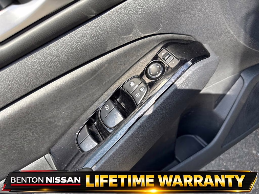 2025 Super Black Clearcoat Nissan Altima 2.5 SL AWD Sedan