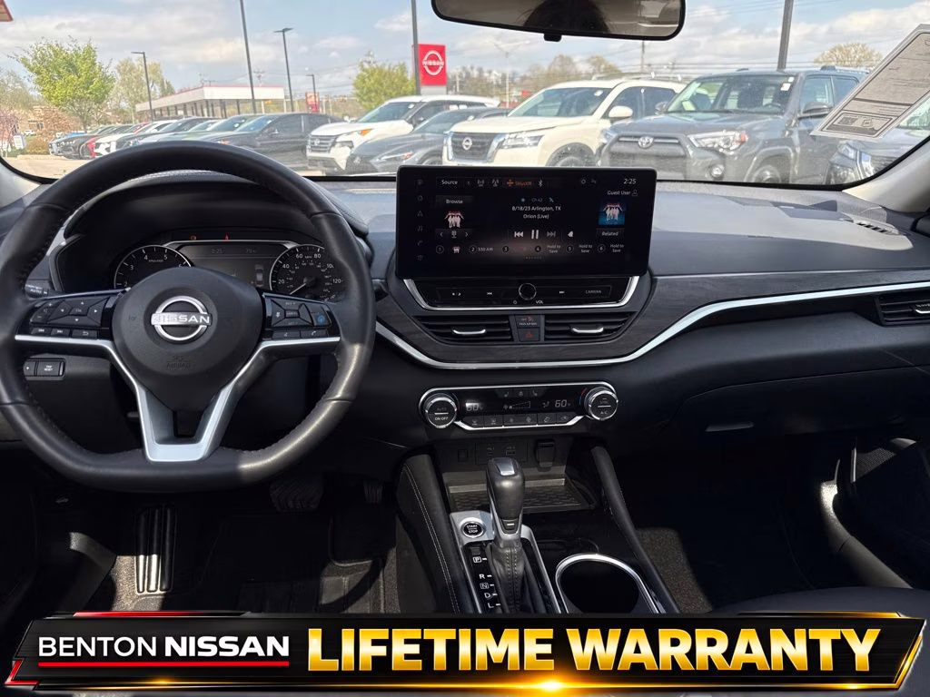 2025 Super Black Clearcoat Nissan Altima 2.5 SL AWD Sedan