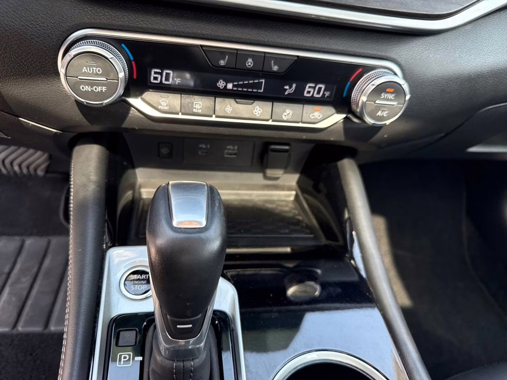 2025 Super Black Clearcoat Nissan Altima 2.5 SL AWD Sedan