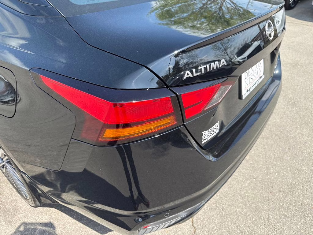 2025 Super Black Clearcoat Nissan Altima 2.5 SL AWD Sedan