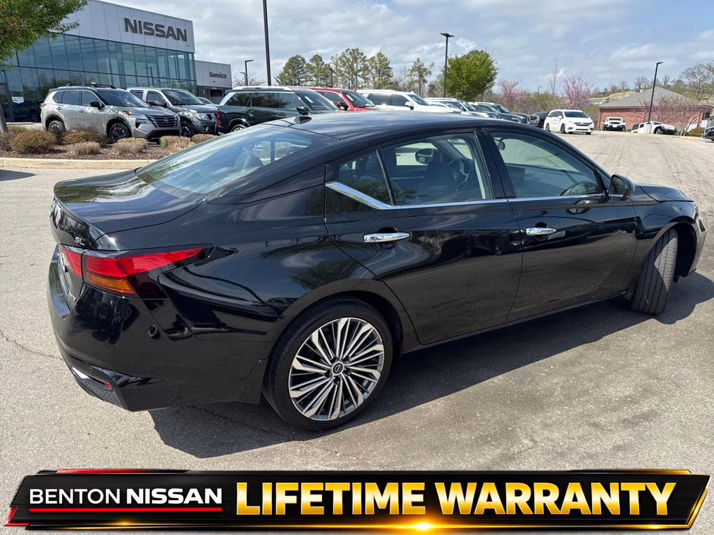 2025 Super Black Clearcoat Nissan Altima 2.5 SL AWD Sedan