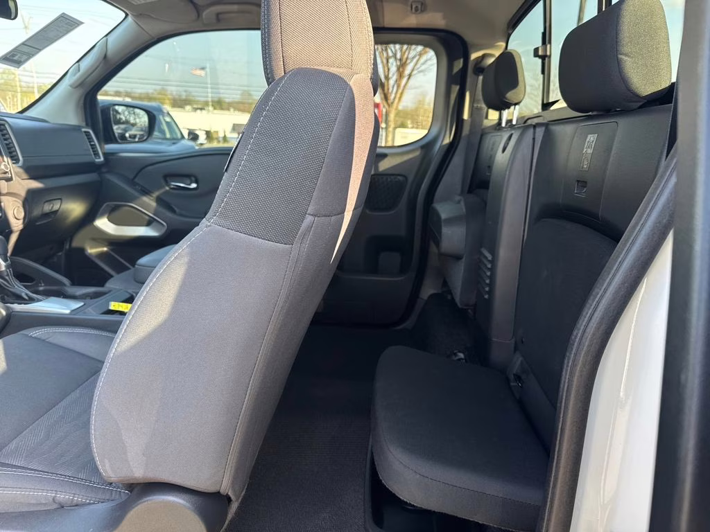 2024 Glacier White Nissan Frontier SV 4X4 Truck