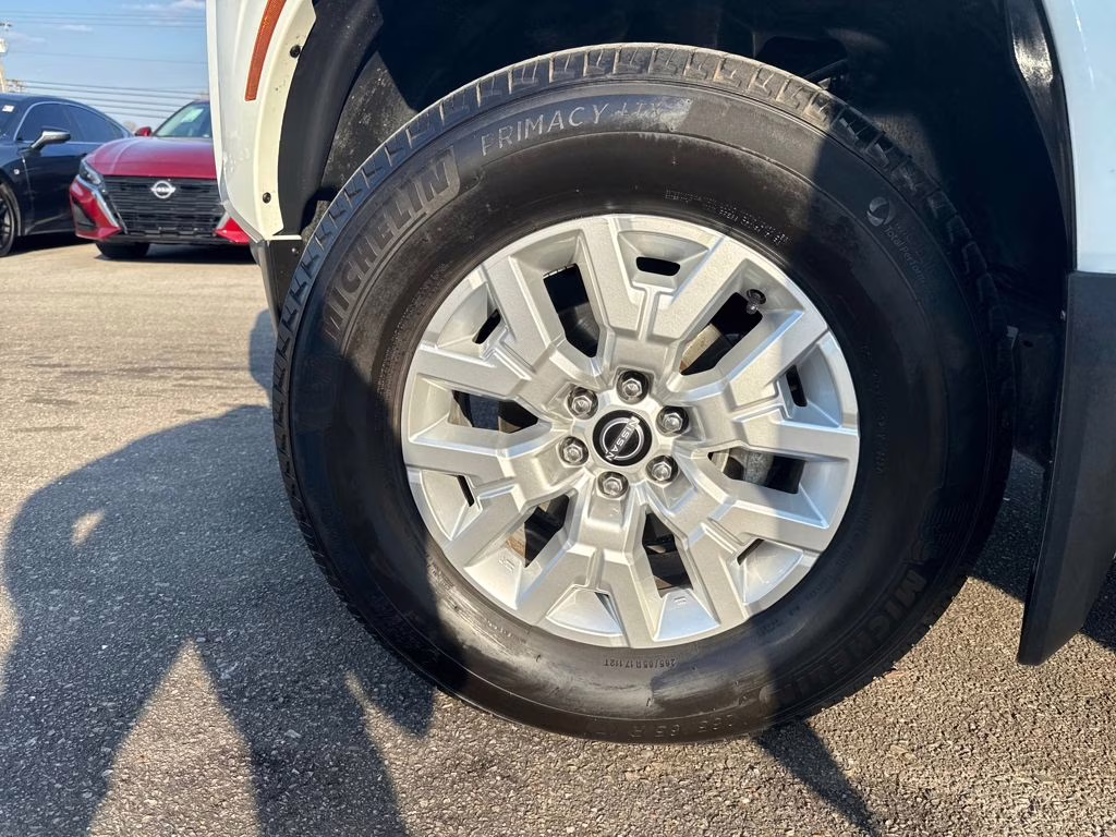 2024 Glacier White Nissan Frontier SV 4X4 Truck