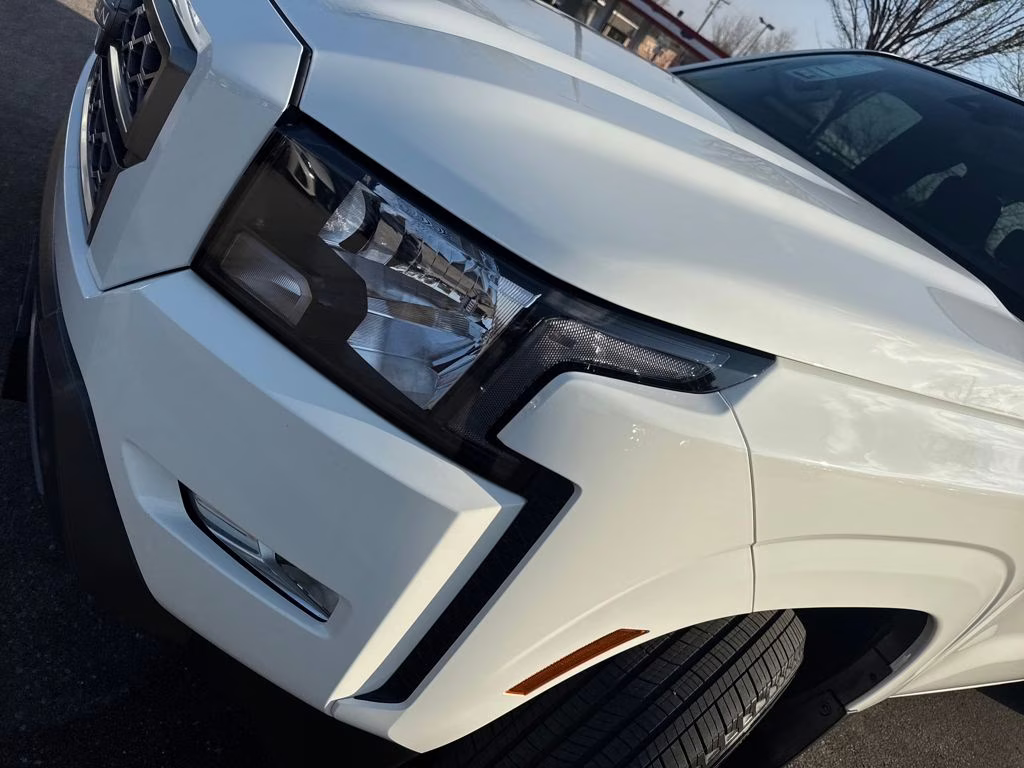 2024 Glacier White Nissan Frontier SV 4X4 Truck