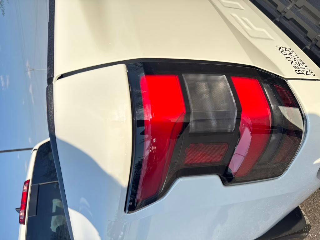 2024 Glacier White Nissan Frontier SV 4X4 Truck