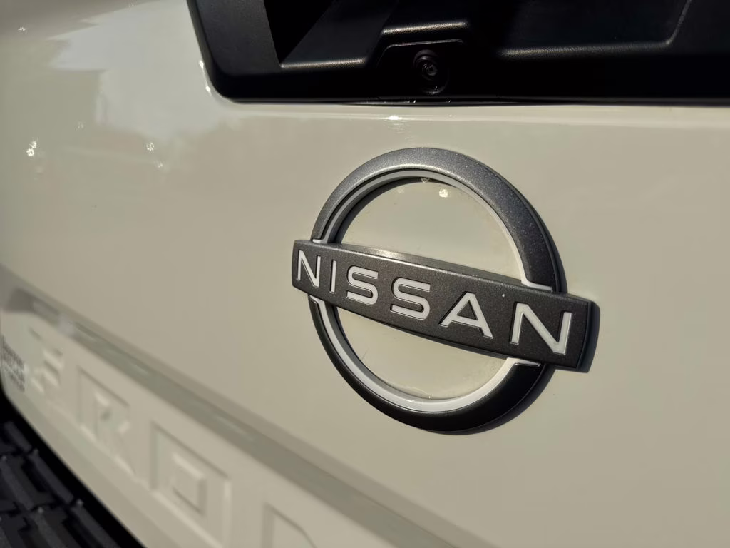 2024 Glacier White Nissan Frontier SV 4X4 Truck