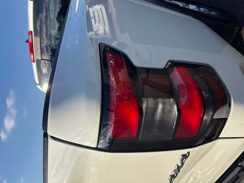 2024 Glacier White Nissan Frontier SV 4X4 Truck