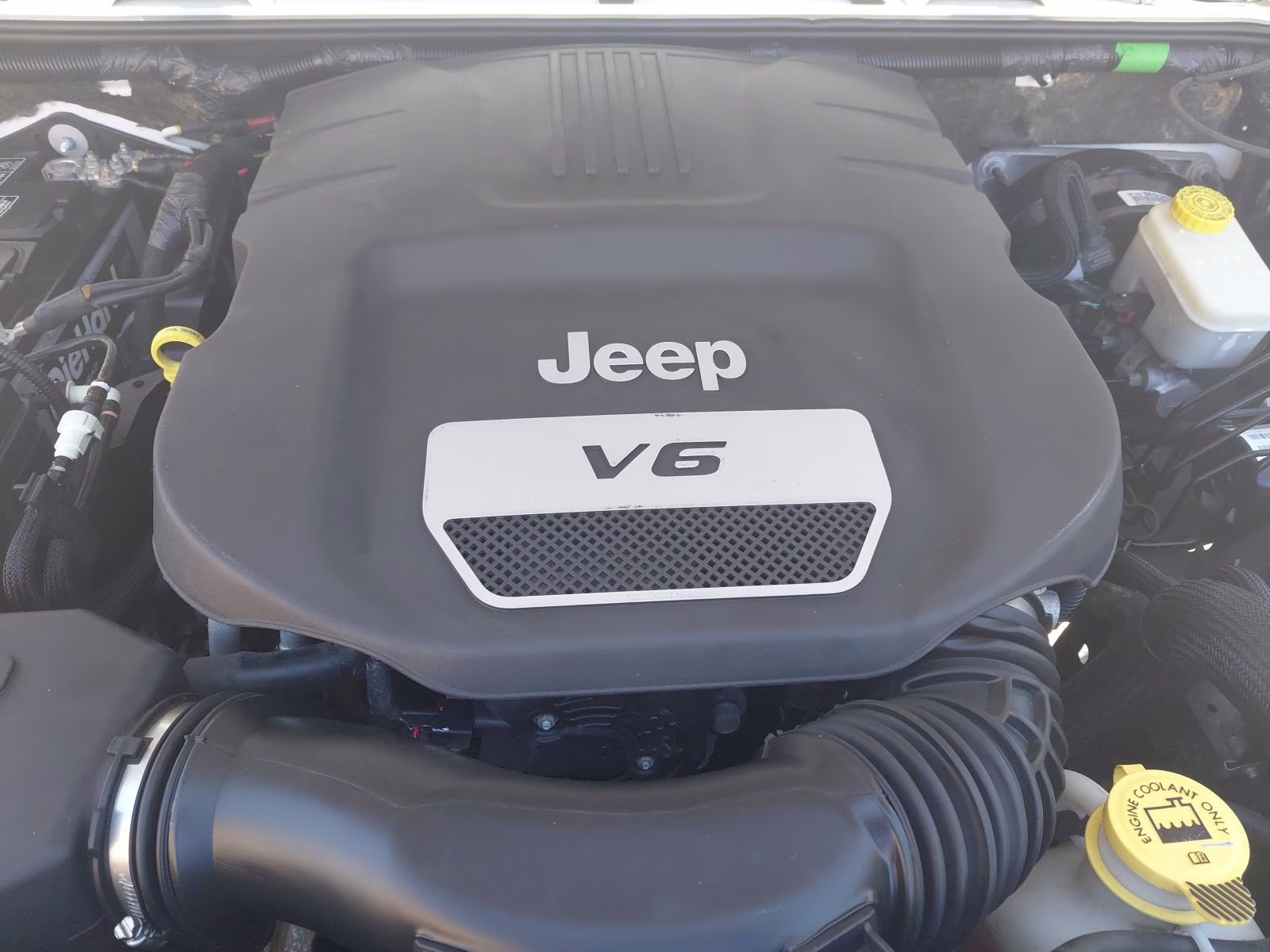 2016 Bright White Clearcoat Jeep Wrangler Sport 4X4 SUV