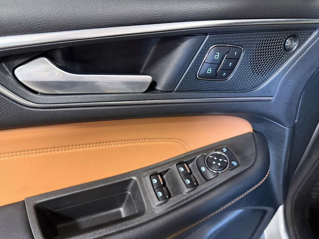 2024 Iconic Silver Metallic Ford Edge Titanium Elite Pkg w/Pano Roof AWD SUV