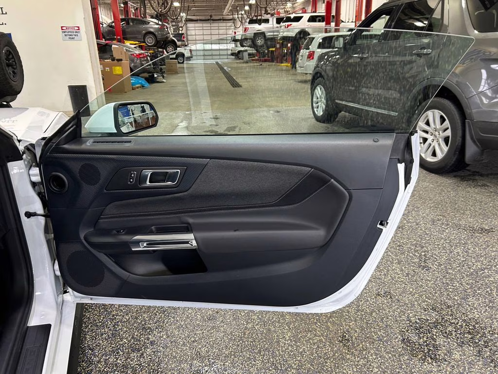 2025 Oxford White Ford Mustang EcoBoost RWD Coupe