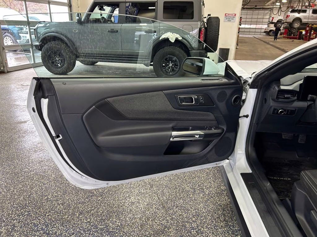 2025 Oxford White Ford Mustang EcoBoost RWD Coupe