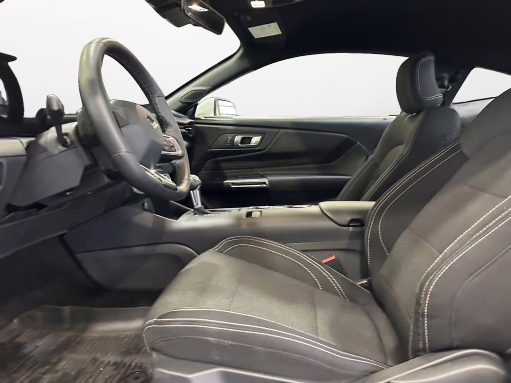 2025 Oxford White Ford Mustang EcoBoost RWD Coupe