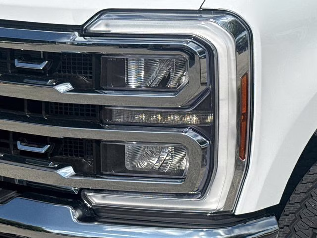 2026 Oxford White Ford Super Duty F-250 SRW XLT 4X4 Truck