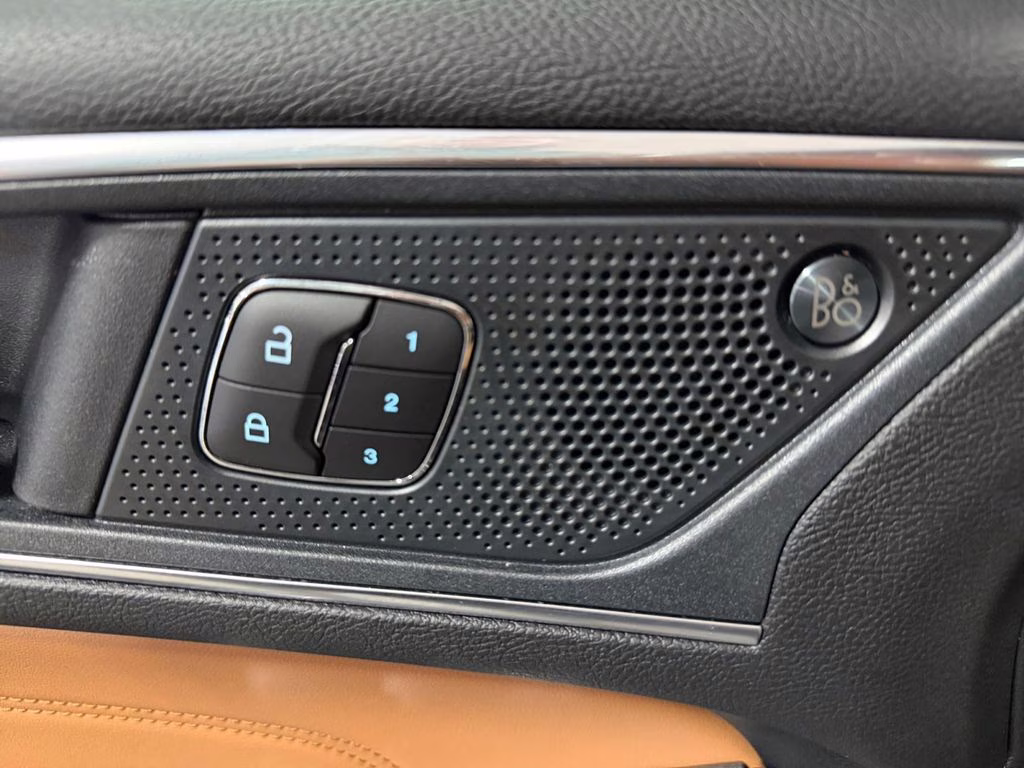 2024 Iconic Silver Metallic Ford Edge Titanium Elite Pkg w/Pano Roof AWD SUV