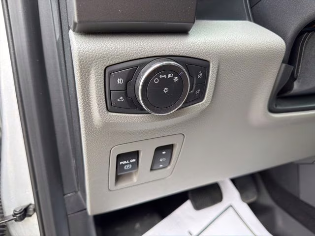 2019 Ingot Silver Ford F-150 XLT 4X4 Truck