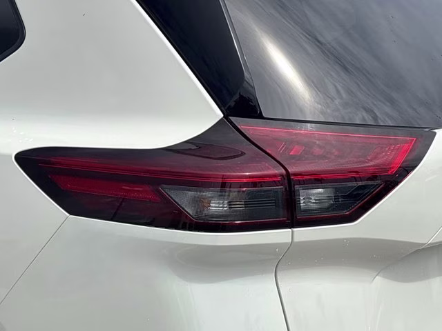 2022 Pearl White Tricoat Nissan Rogue Platinum AWD SUV