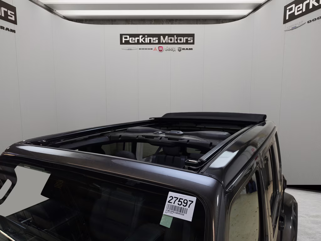 2025 Granite Crystal Metallic Clearcoat Jeep Wrangler 4xe Sahara 4X4 SUV