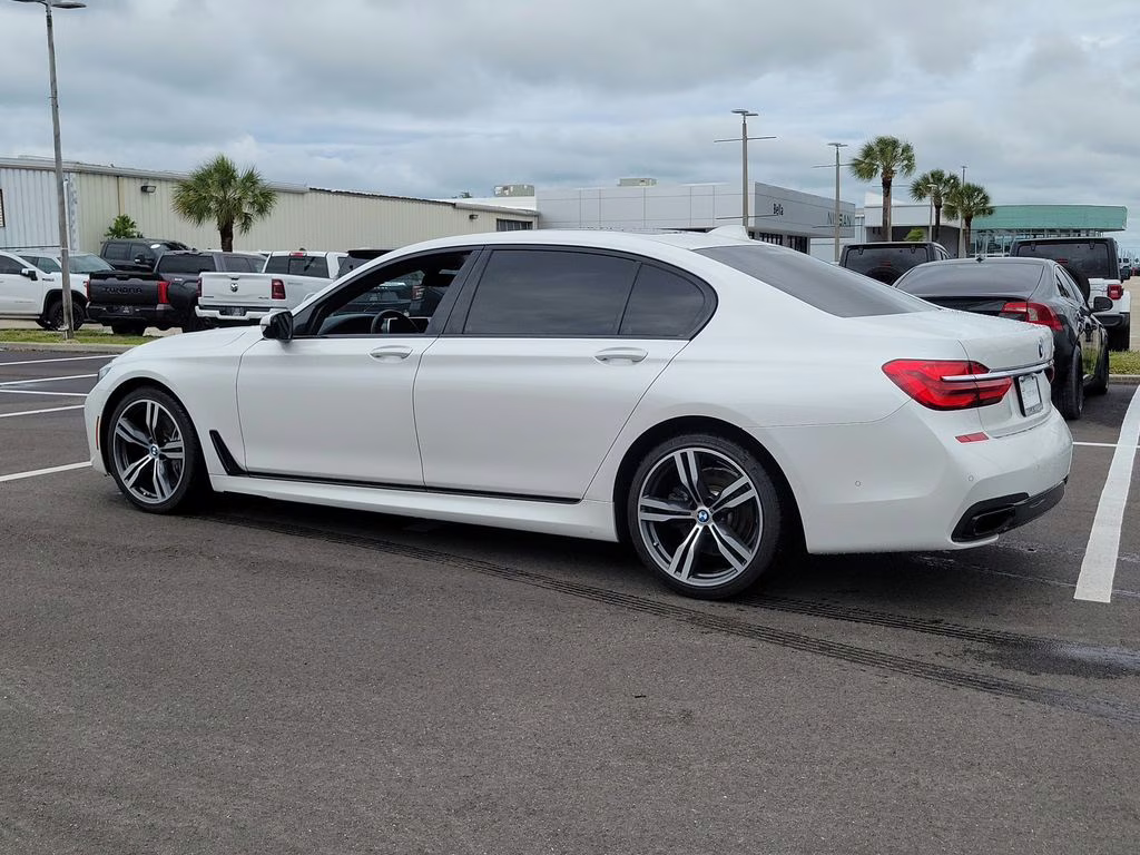 2019 Mineral White Metallic BMW 7 Series 750i RWD Sedan