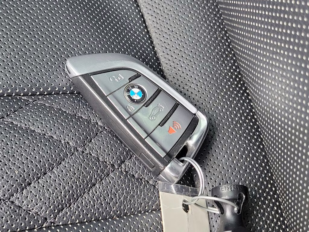 2019 Mineral White Metallic BMW 7 Series 750i RWD Sedan