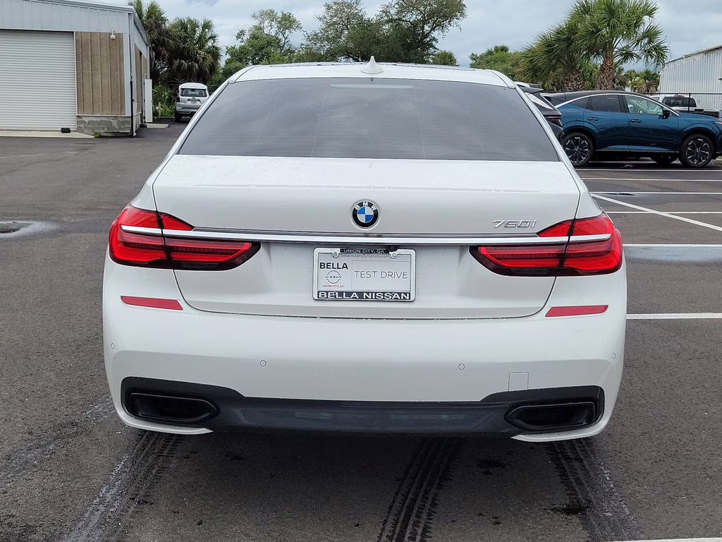 2019 Mineral White Metallic BMW 7 Series 750i RWD Sedan