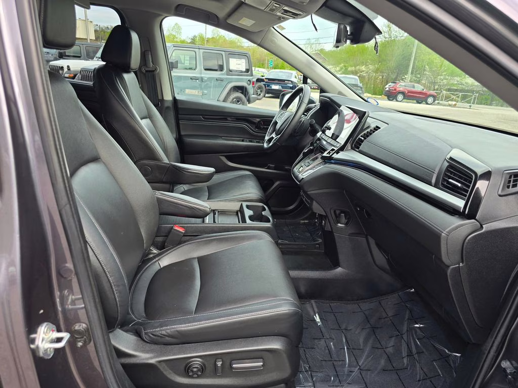 2023 Modern Steel Metallic Honda Odyssey Touring FWD Van