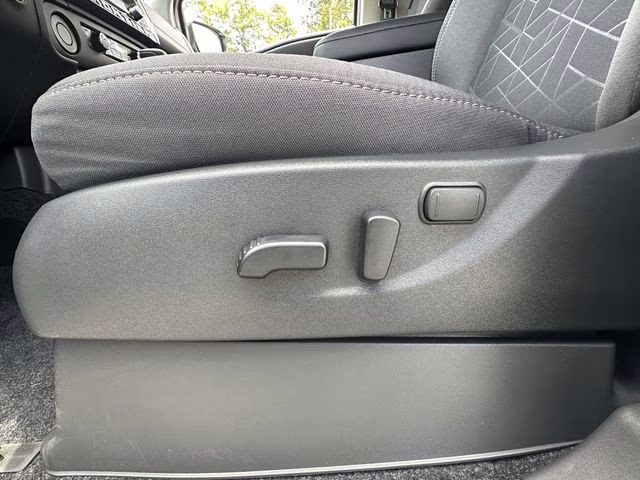 2025 Glacier White Nissan Frontier SV RWD Truck