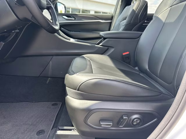 2026 Bright White Clearcoat Jeep Grand Cherokee Limited 4X4 SUV