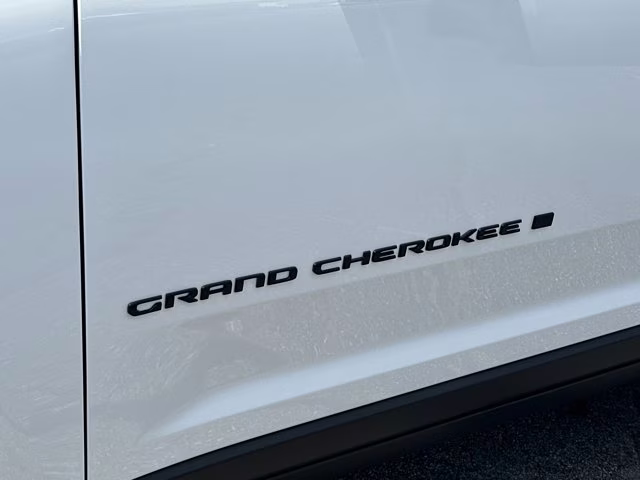 2026 Bright White Clearcoat Jeep Grand Cherokee Limited 4X4 SUV