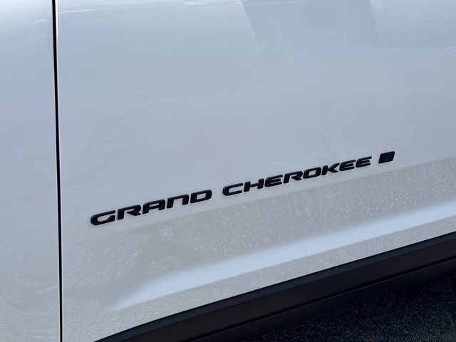 2026 Bright White Clearcoat Jeep Grand Cherokee Limited 4X4 SUV