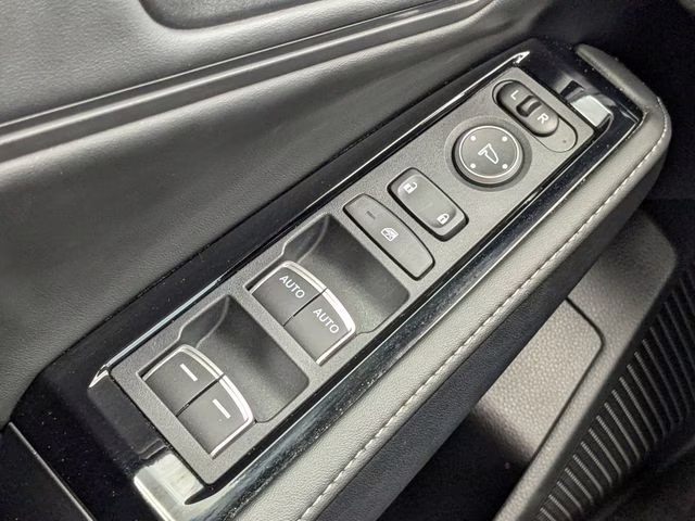 2023 Lunar Silver Metallic Honda Accord Hybrid Touring FWD Sedan
