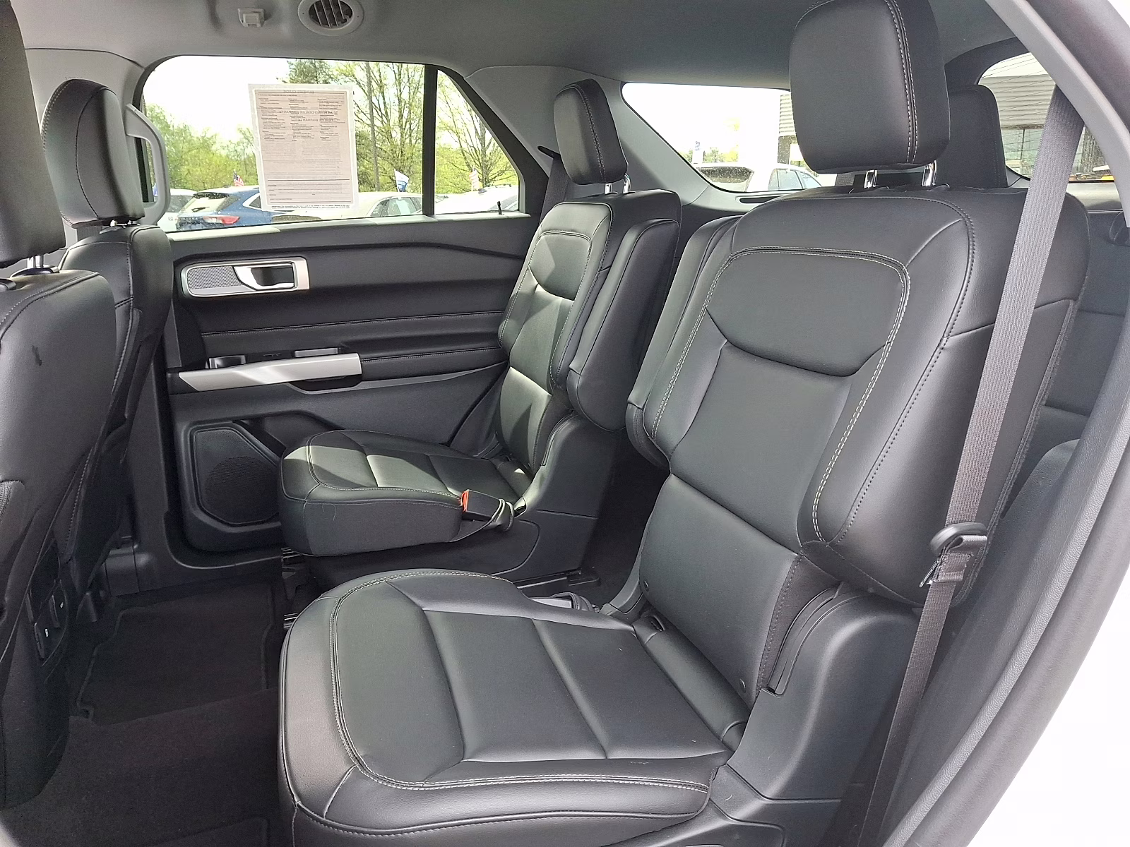 2024 Star White Metallic Tri-Coat - AZ Ford Explorer XLT 4X4