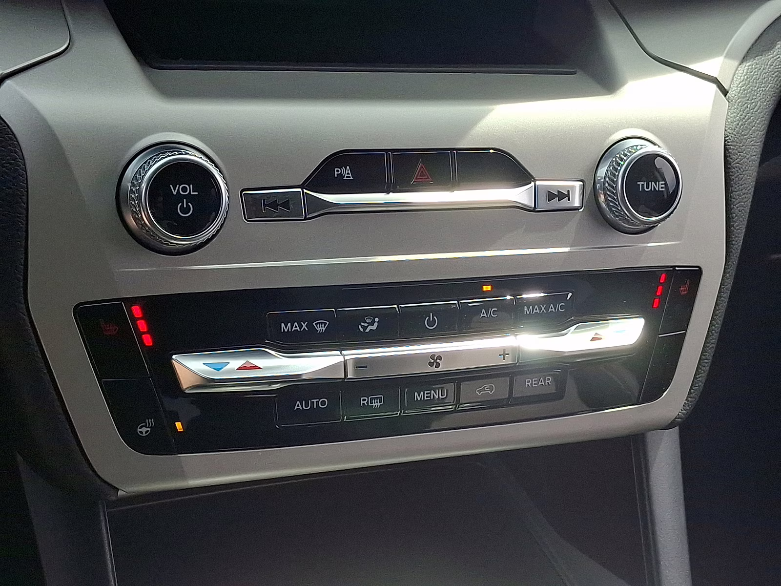 2024 Star White Metallic Tri-Coat - AZ Ford Explorer XLT 4X4