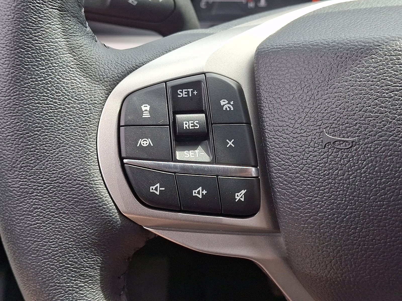 2024 Star White Metallic Tri-Coat - AZ Ford Explorer XLT 4X4