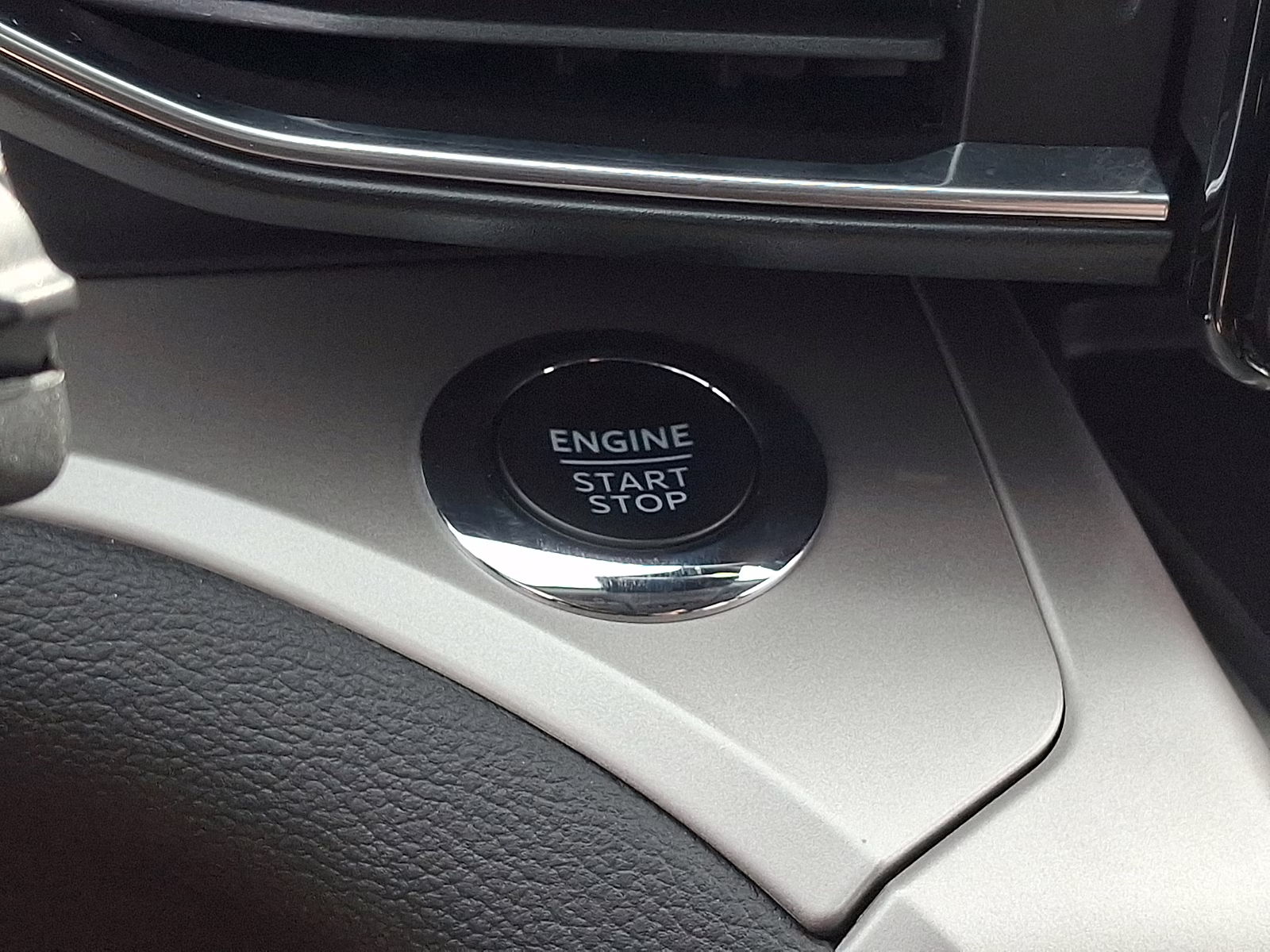 2024 Star White Metallic Tri-Coat - AZ Ford Explorer XLT 4X4