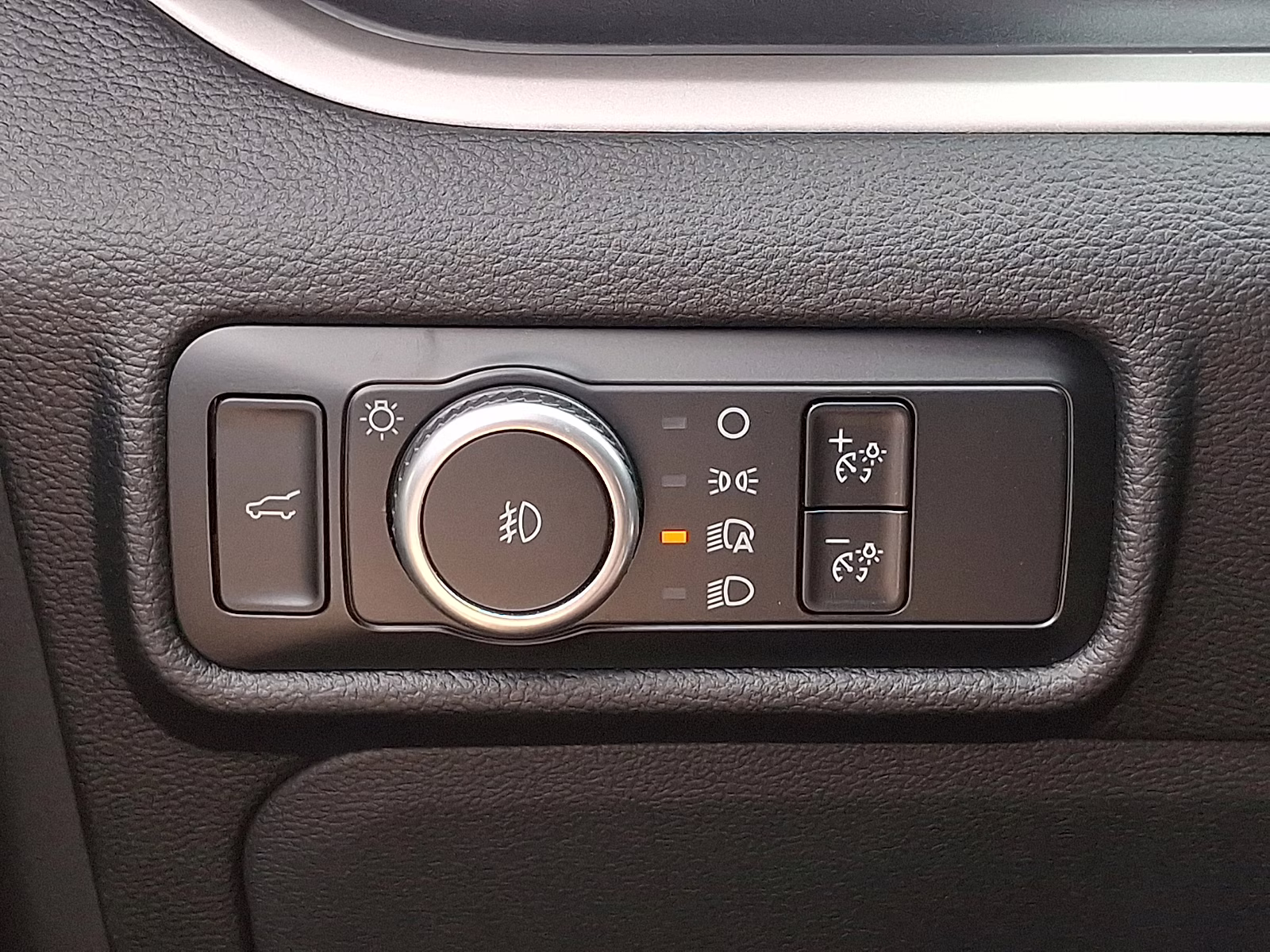 2024 Star White Metallic Tri-Coat - AZ Ford Explorer XLT 4X4