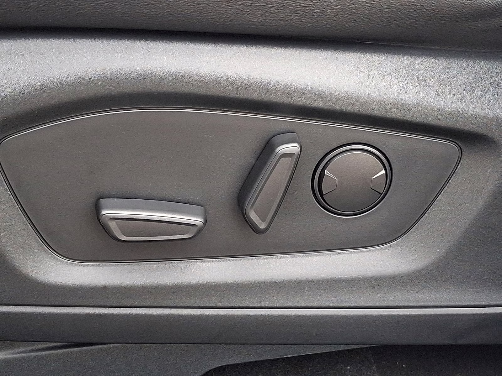 2024 Star White Metallic Tri-Coat - AZ Ford Explorer XLT 4X4