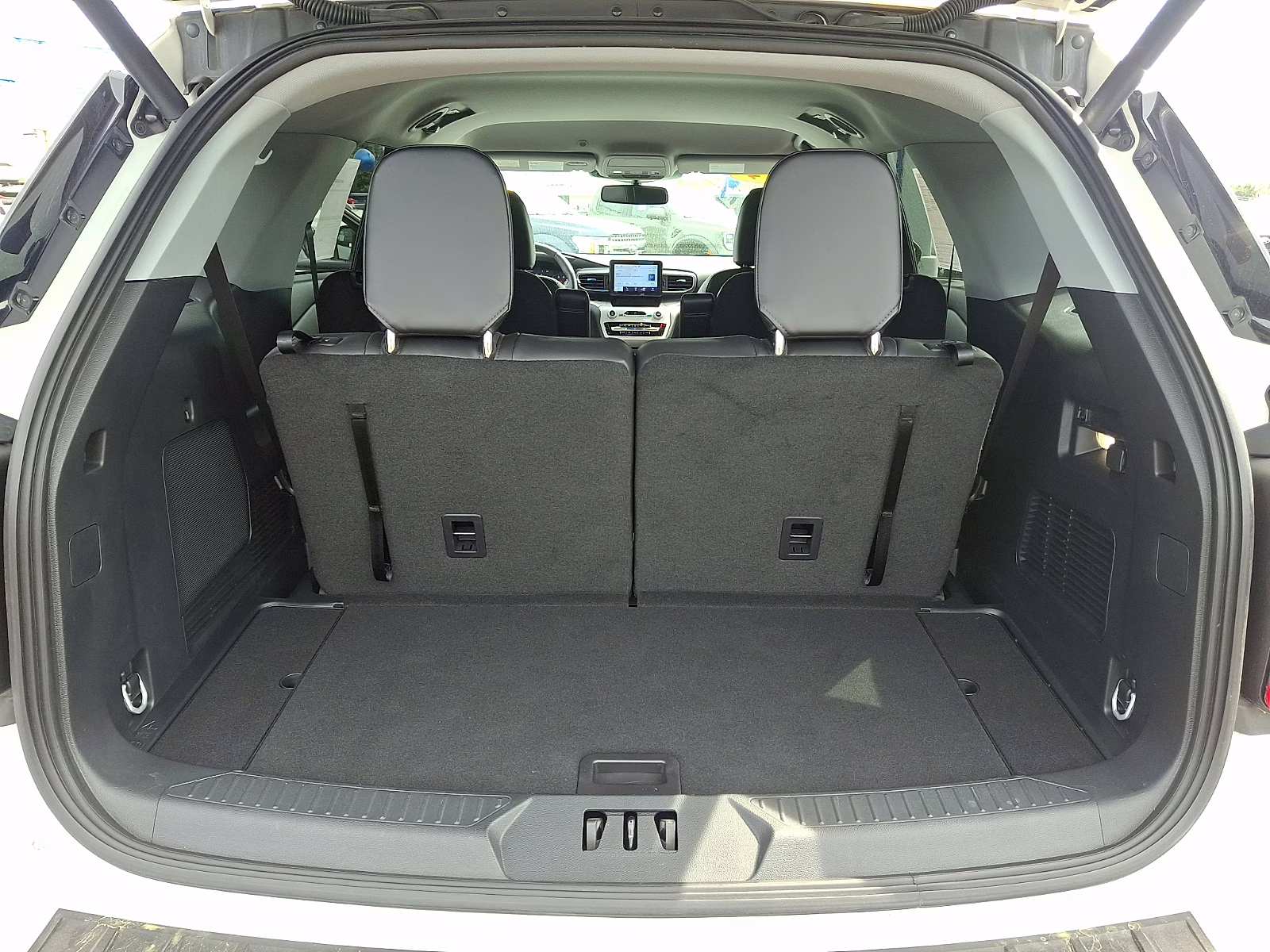 2024 Star White Metallic Tri-Coat - AZ Ford Explorer XLT 4X4