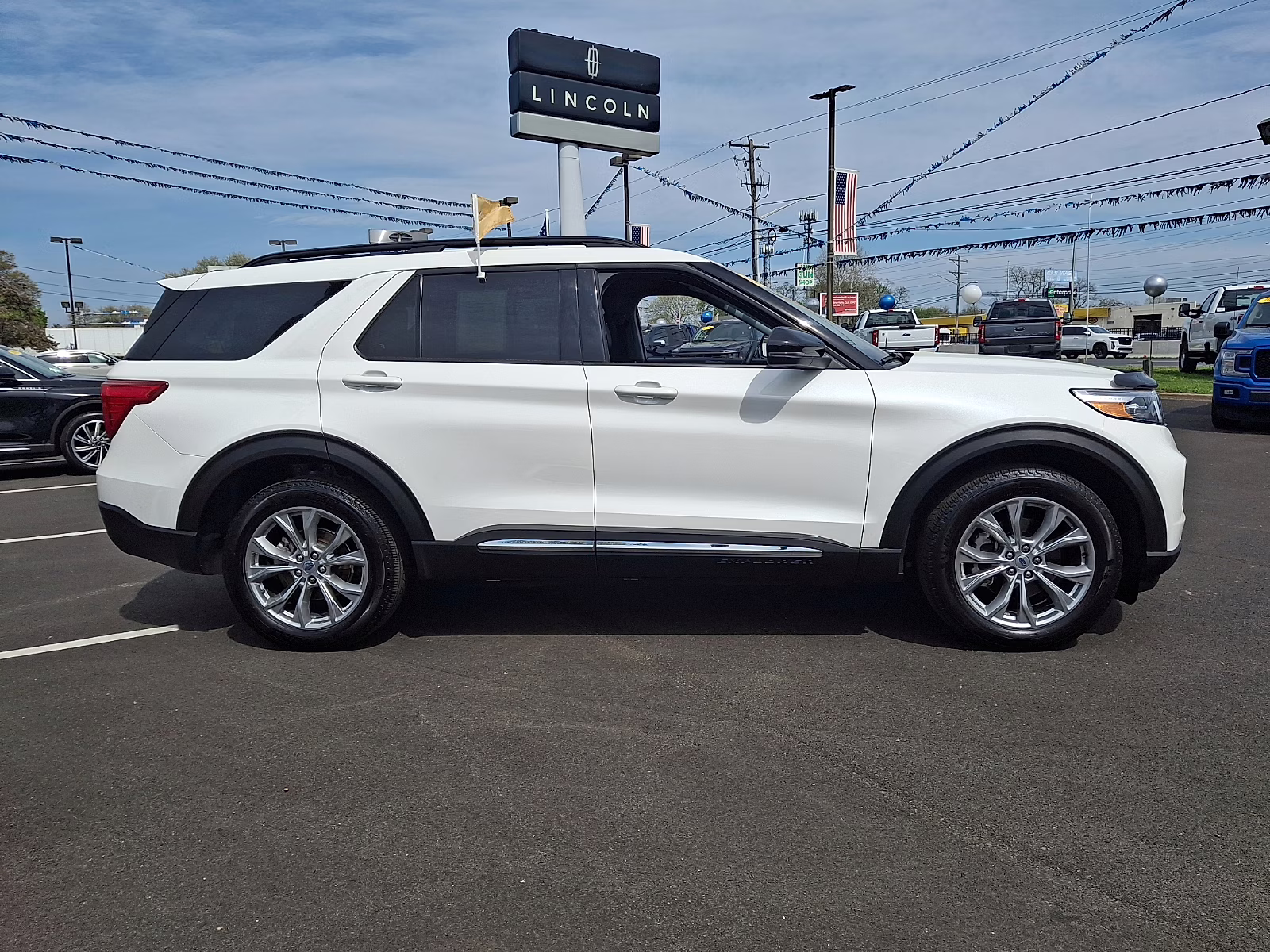 2024 Star White Metallic Tri-Coat - AZ Ford Explorer XLT 4X4