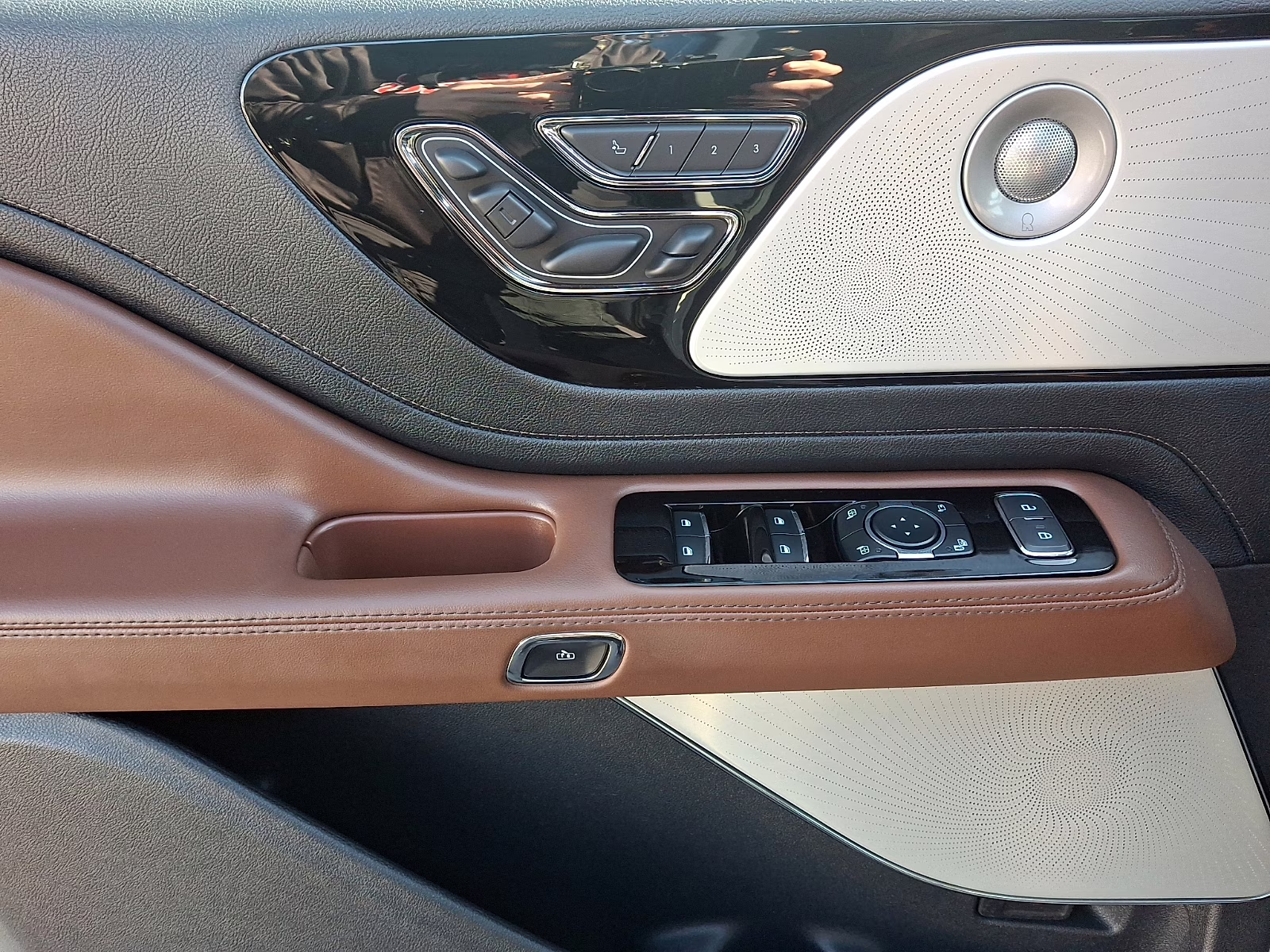 2025 Ceramic Pearl Metallic Tri-Coat - GS Lincoln Aviator Reserve AWD