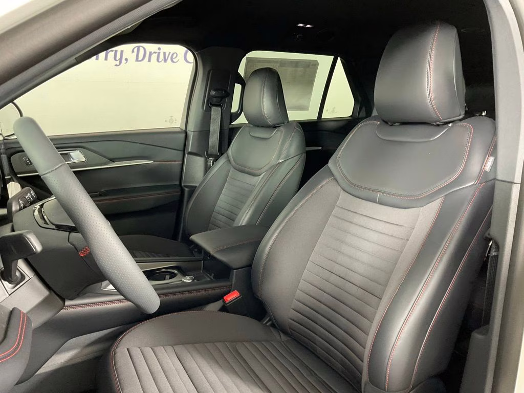 2026 White Ford Explorer ST-Line RWD SUV