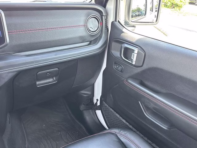 2025 Bright White Clearcoat Jeep Wrangler Rubicon X 4X4 Convertible